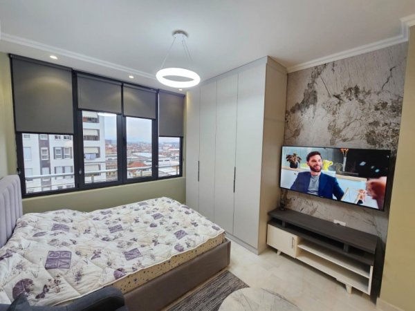 Tirane, jepet me qera garsonier Kati 8, 40 m² 380 € (RRUGA 5 MAJI)