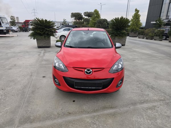 Fier, shitet makine Mazda 2 1.4 Automat Klima Benzin, e kuqe automatik Klima 142.000 km 4800 €