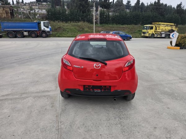 Fier, shitet makine Mazda 2 1.4 Automat Klima Benzin, e kuqe automatik Klima 142.000 km 4800 €