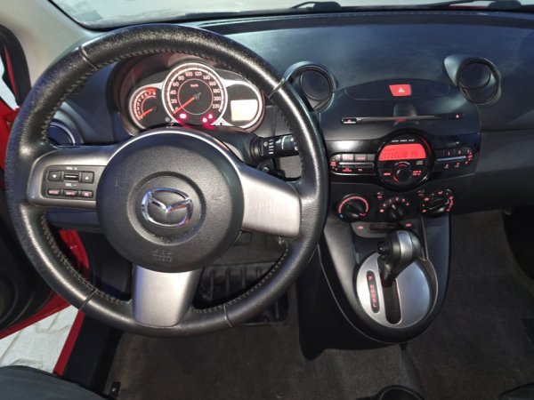 Fier, shitet makine Mazda 2 1.4 Automat Klima Benzin, e kuqe automatik Klima 142.000 km 4800 €