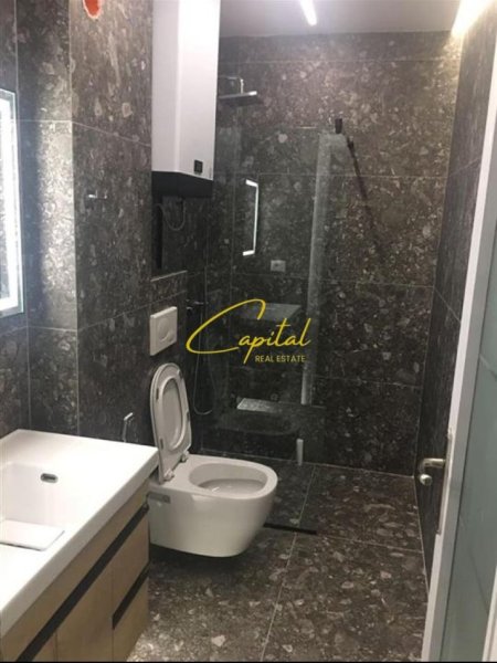 Tirane, jepet me qera apartament 1+1 Kati 3, 65 m² 600 € (KOMUNA E PARISIT)