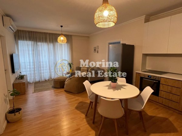 Tirane, jepet me qera apartament 2+1+Ballkon Kati 4, 85 m² 800 € (Qender)