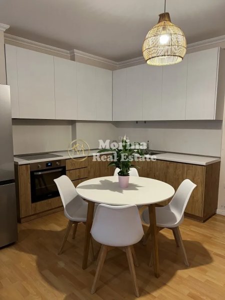 Tirane, jepet me qera apartament 2+1+Ballkon Kati 4, 85 m² 800 € (Qender)