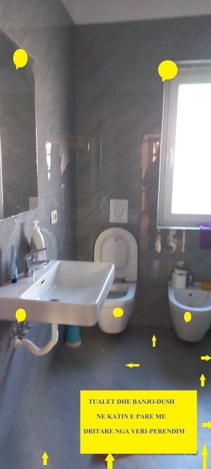 Tirane, Qera Shtëpi/Vile 3-kate, oborr  e bahçe, kat përdhes magazin, kati 2-të për gatim-ngrënie, ndënje, kati 3-të me 3-dhoma gjumi, qera 850€/muaj, në rr.Kristaq Capo e Abedin Pasha, si dhe rr.P.Budi, 200m pallati Grand/Todi Shkurti, 1.1-km nga Ura Elbasanit/Shkolla Baletit, 800m nga Ura Brrylit
