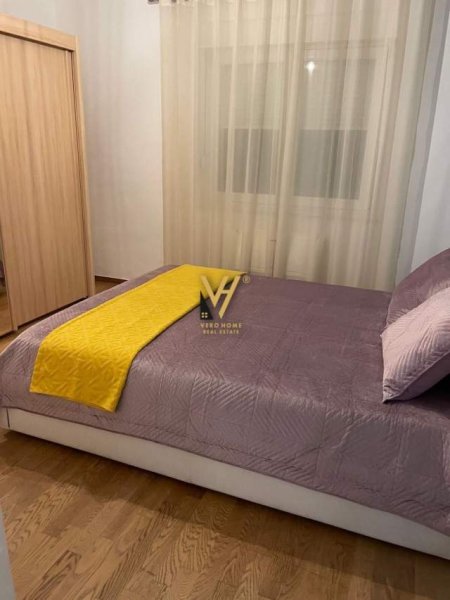 Tirane, jepet me qera 3+1+A+BLK Kati 2, 185 m² 1.300 Euro (tegu)