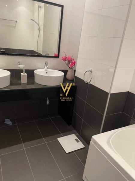 Tirane, jepet me qera 3+1+A+BLK Kati 2, 185 m² 1.300 Euro (tegu)