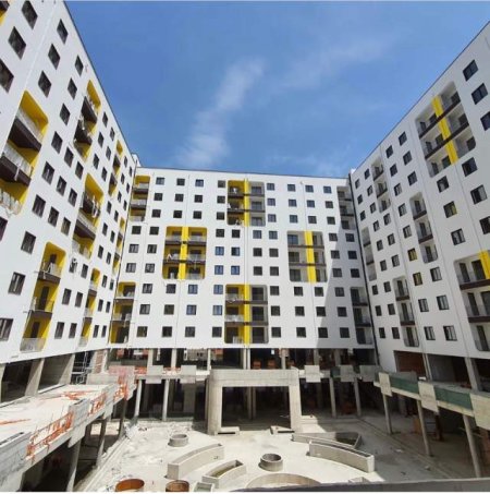 Tirane, Shiten/Jepen me qera ambiente biznesi kati 0 & zyra kati 1 ne Kompleksin Grand Gallery