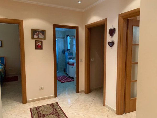 Durres, jepet me qera apartament 2+1 Kati 3, 75 m² 400 € 
