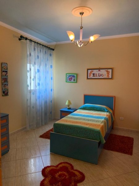 Durres, jepet me qera apartament 2+1 Kati 3, 75 m² 400 € 