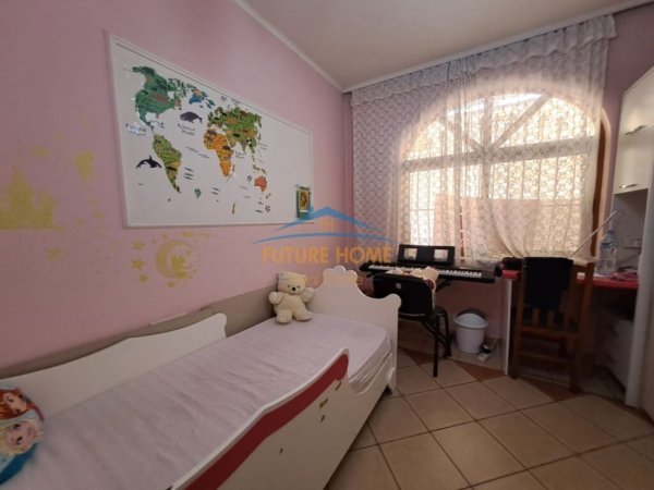 SHTEPI PRIVATE 2KATESHE PER SHITJE NE KOMBINAT