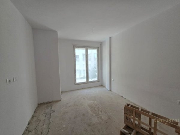 Tirane, shes apartament 2+1+Aneks+Ballkon Kati 1, 109 m² 205.000 € (TREGU ELEKTRIK)