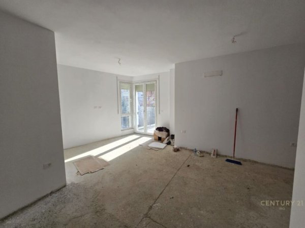 Tirane, shes apartament 2+1+Aneks+Ballkon Kati 1, 109 m² 205.000 € (TREGU ELEKTRIK)