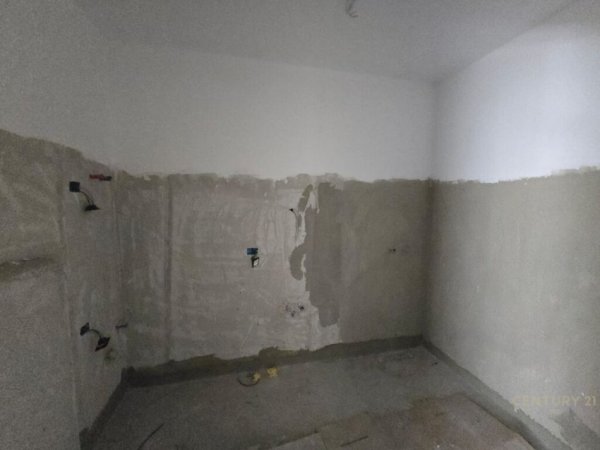 Tirane, shes apartament 2+1+Aneks+Ballkon Kati 1, 109 m² 205.000 € (TREGU ELEKTRIK)
