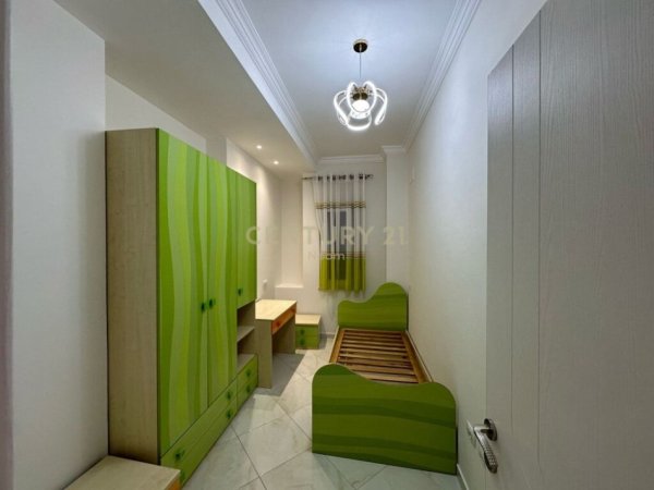 Tirane, shes apartament 2+1+Aneks+Ballkon Kati 3, 114 m² 227.000 € (Liqeni i thate)
