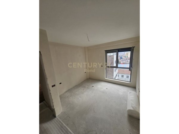 Tirane, shes apartament 2+1+Aneks+Ballkon Kati 6, 103 m² 235.980 € (Shkolla e Kuqe)