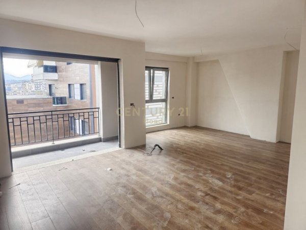 Tirane, shes apartament 2+1+Aneks+Ballkon Kati 6, 106 m² 244.743 € (Shkolla e akuqe)