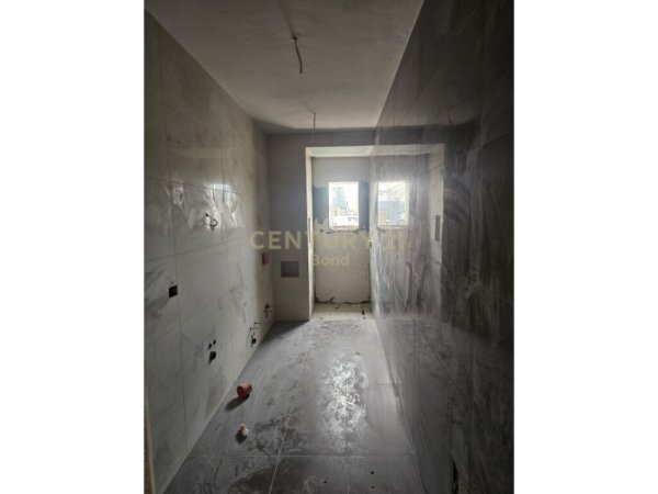 Tirane, shes apartament 2+1+Aneks+Ballkon Kati 6, 106 m² 244.743 € (Shkolla e akuqe)