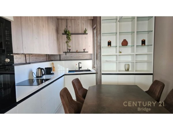 Tirane, shes apartament+verande | Penthouse 2+1+Aneks+Ballkon Kati 6, 170 m² 380.000 € (Ish ekspozita)