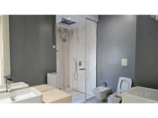 Tirane, shes apartament+verande | Penthouse 2+1+Aneks+Ballkon Kati 6, 170 m² 380.000 € (Ish ekspozita)