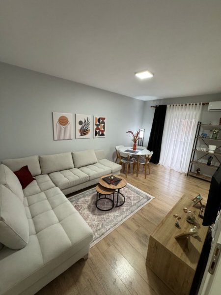 Tirane, jepet me qera apartament 1+1 Kati 5, 60 m² 600 €