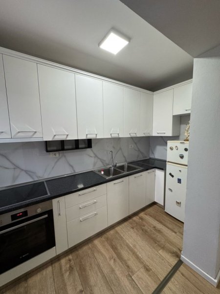 Tirane, jepet me qera apartament 1+1 Kati 5, 60 m² 600 €