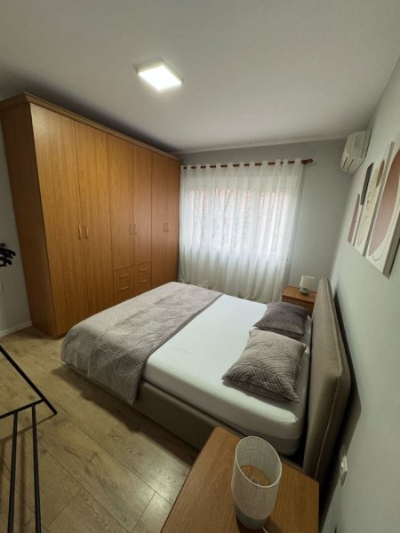 Tirane, jepet me qera apartament 1+1 Kati 5, 60 m² 600 €