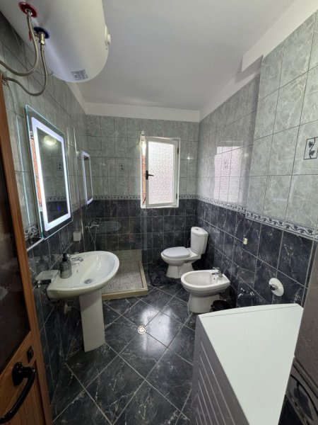 Tirane, jepet me qera apartament 1+1 Kati 5, 60 m² 600 €