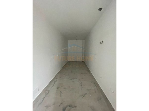 Tirane, shitet apartament 1+1+Ballkon Kati 8, 75 m² 124.000 € (Laprake)