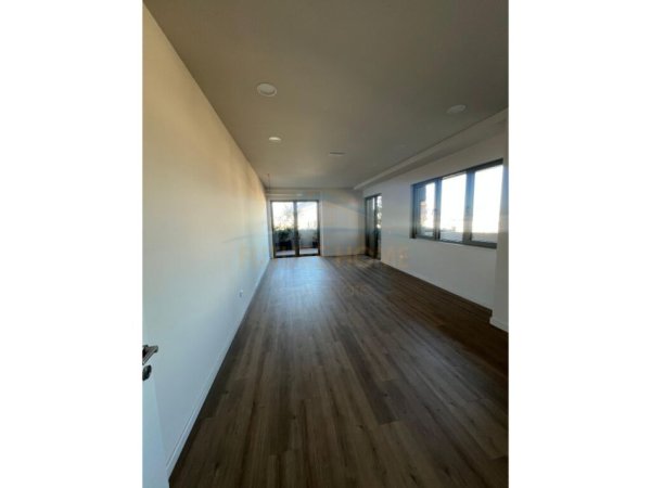 Tirane, shes apartament 1+1+Ballkon Kati 10, 113 m² 500.000 € (Air Albania)