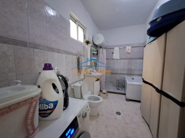 Tirane, shitet shtepi 4+1+Ballkon Kati 2, 195 m² 162.000 € (Kombinat)