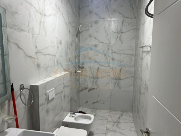 Tirane, shitet apartament 2+1+Ballkon Kati 1, 104 m² 193.000 € (PORCELAN)