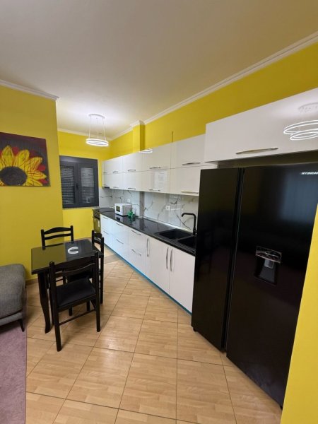 Tirane, jepet me qera apartament 2+1 Kati 3, 60 m² 600 €
