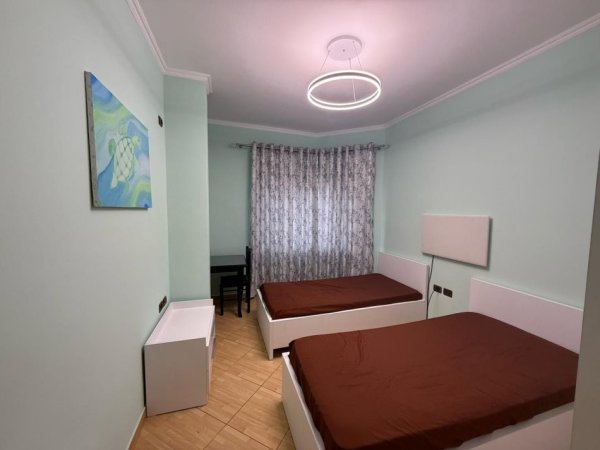 Tirane, jepet me qera apartament 2+1 Kati 3, 60 m² 600 €