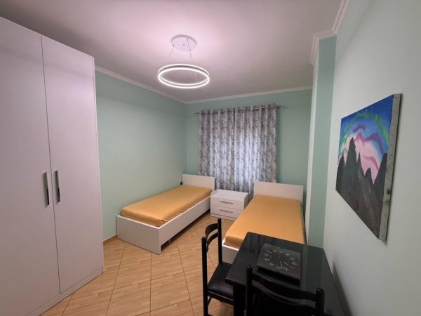 Tirane, jepet me qera apartament 2+1 Kati 3, 60 m² 600 €