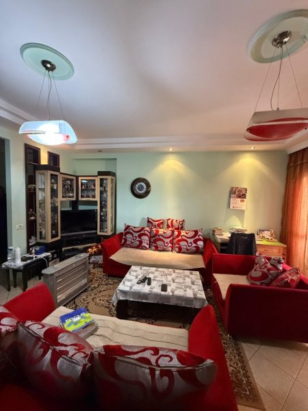 Tirane, shitet apartament 2+1+Ballkon Kati 4, 109 m² (ne rrugen 4 Deshmoret prane Gjimnazit Partizan)