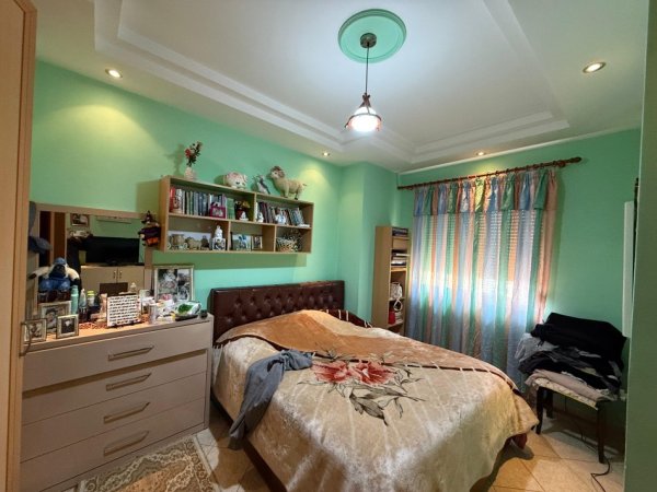 Tirane, shitet apartament 2+1+Ballkon Kati 4, 109 m² (ne rrugen 4 Deshmoret prane Gjimnazit Partizan)