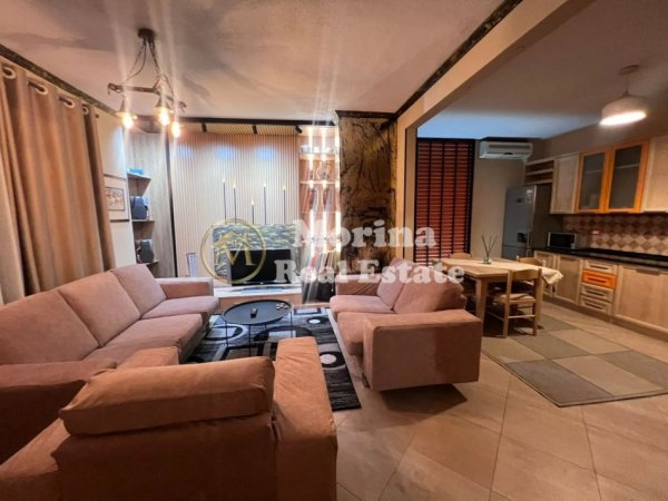 Tirane, jepet me qera apartament 3+1 Kati 5, 120 m² 1.100 € (Zogu i Zi / Ring Center)