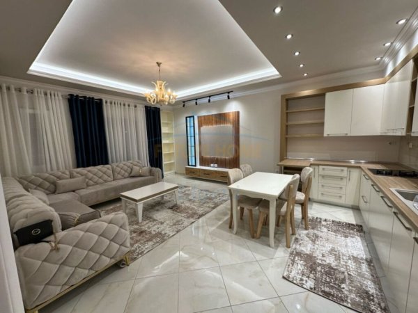 APARTAMENT 3+1 PER SHITJE TEK LIQENI I THATE