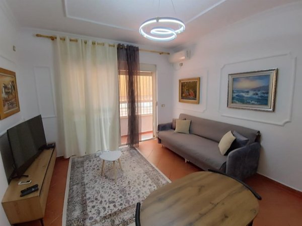 Tirane, jepet me qera apartament 1+1+Ballkon Kati 2, 50 m² 430 € (LIQENI)