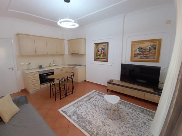 Tirane, jepet me qera apartament 1+1+Ballkon Kati 2, 50 m² 430 € (LIQENI)