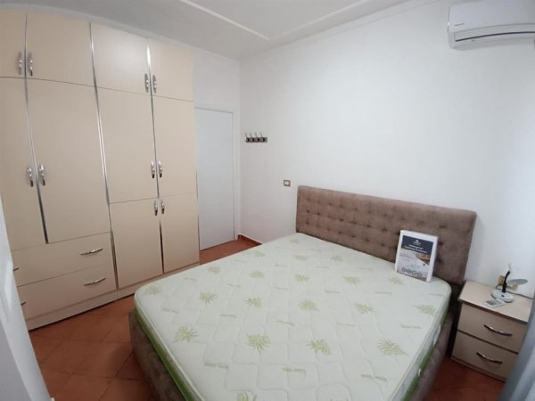 Tirane, jepet me qera apartament 1+1+Ballkon Kati 2, 50 m² 430 € (LIQENI)