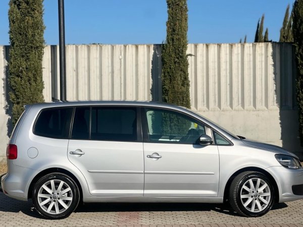 VW TOURAN 1.6 NAFTE 👉 2011 👈 kambio MANUALE - 5 VENDE 7.490 €