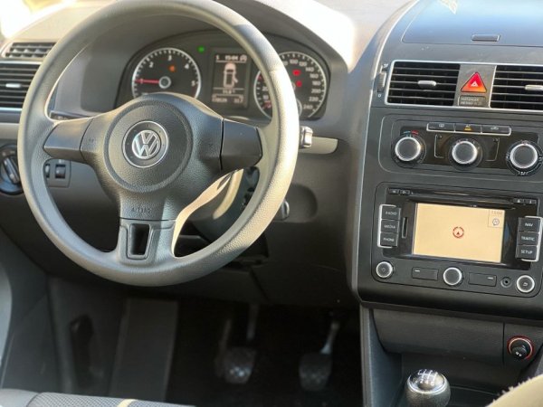 VW TOURAN 1.6 NAFTE 👉 2011 👈 kambio MANUALE - 5 VENDE 7.490 €