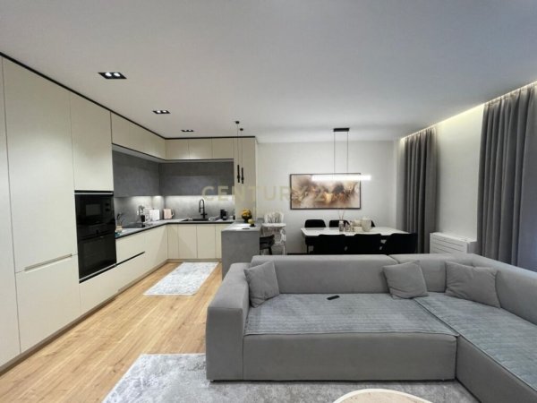 Tirane, shes apartament 2+1+Aneks+Ballkon Kati 1, 121 m² 350.000 € (Liqeni i Thate)