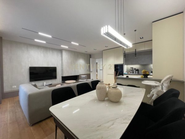 Tirane, shes apartament 2+1+Aneks+Ballkon Kati 1, 121 m² 350.000 € (Liqeni i Thate)