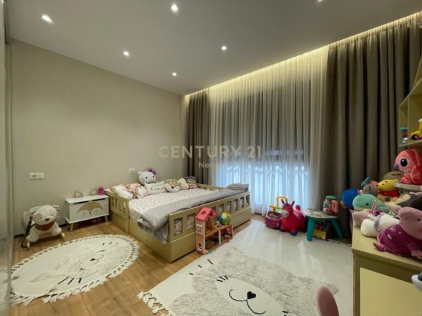 Tirane, shes apartament 2+1+Aneks+Ballkon Kati 1, 121 m² 350.000 € (Liqeni i Thate)