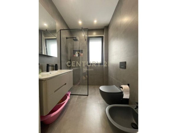 Tirane, shes apartament 2+1+Aneks+Ballkon Kati 1, 121 m² 350.000 € (Liqeni i Thate)