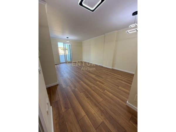 Tirane, shes apartament+verande | Penthouse 2+1+Aneks+Ballkon Kati 5, 163 m² 255.000 € (KRISTAL CENTER)