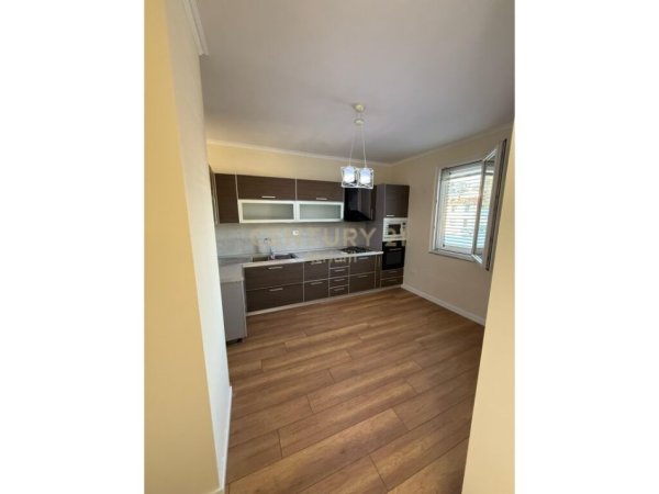 Tirane, shes apartament+verande | Penthouse 2+1+Aneks+Ballkon Kati 5, 163 m² 255.000 € (KRISTAL CENTER)