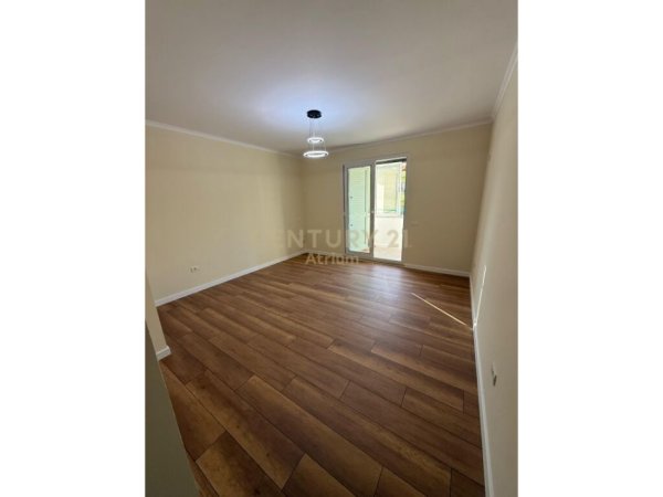 Tirane, shes apartament+verande | Penthouse 2+1+Aneks+Ballkon Kati 5, 163 m² 255.000 € (KRISTAL CENTER)